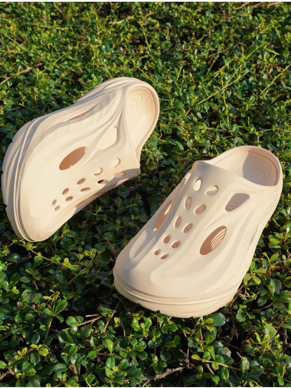 Hoka Ora recovery Men size 11 Slip-On Foam Clog - Beige